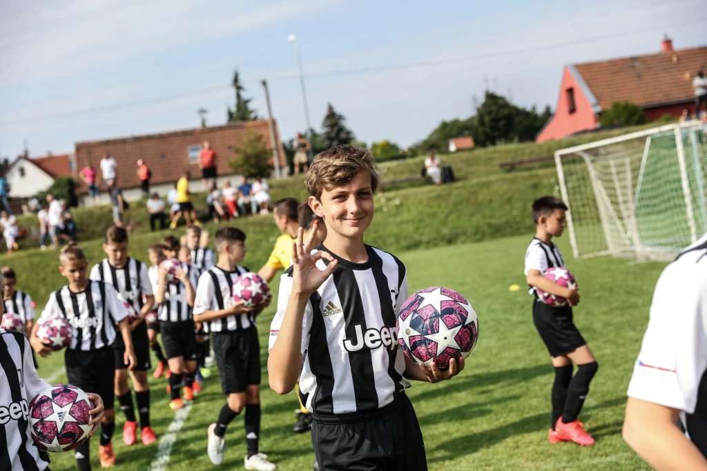 Slavný Juventus loví v&nbsp;Česku. Spíše než hráče chce vychovávat fanoušky