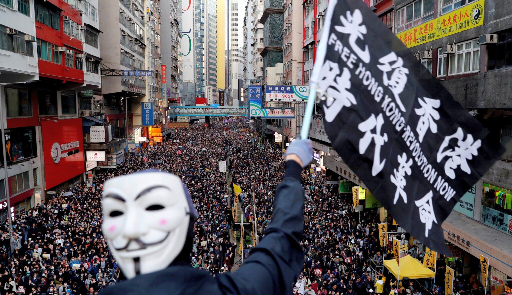 Jedna země, jeden systém. Trump ukončil preferenční zacházení s Hongkongem, Čína hrozí sankcemi