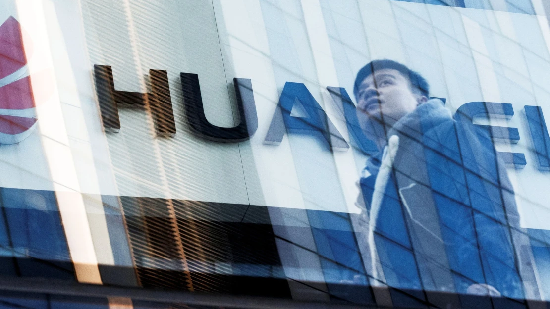 Huawei přiznalo rekordní pokles tržeb. Způsobily jej americké sankce