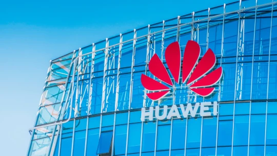 Huawei se stává nechtěným zbožím. V&nbsp;Česku si firma plácla se Seznamem