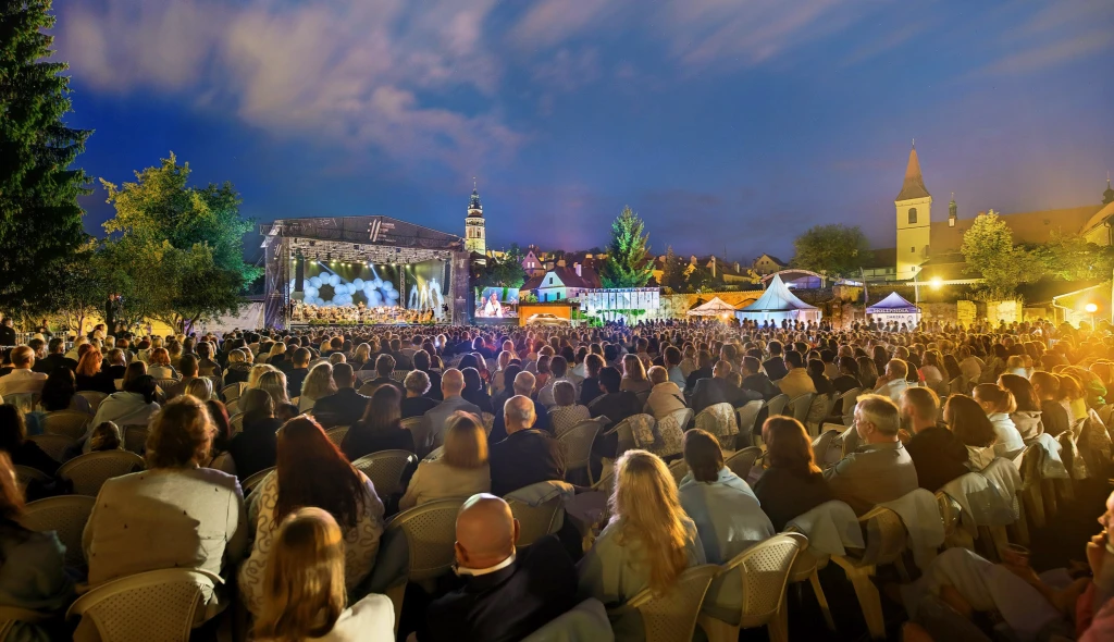 Milionové tóny. Krumlovský hudební festival proběhne v&nbsp;novém termínu. A&nbsp;roztočí ekonomiku