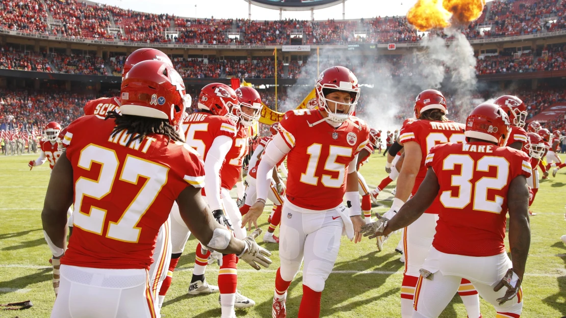 Největší smlouva v historii sportu. Fenomenální quarterback Mahomes si vydělá 12 miliard korun