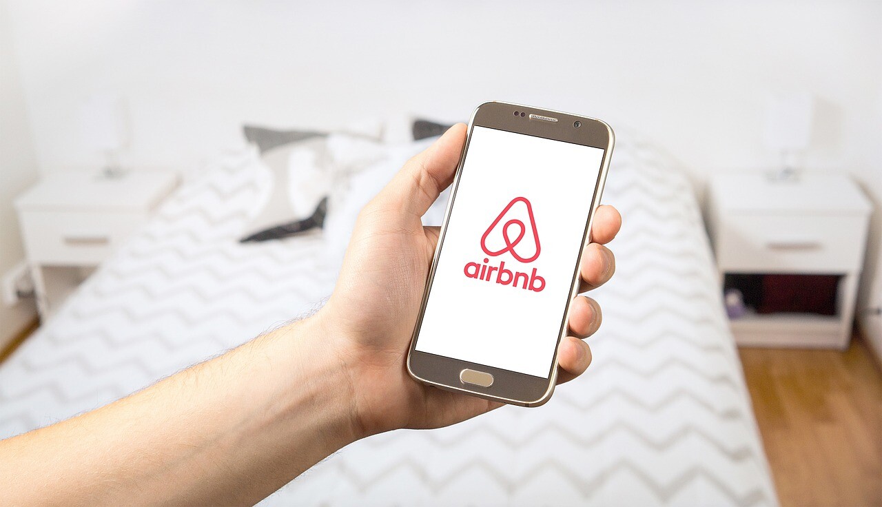 Zdevastované Airbnb míří na burzu. Akcie pořídíte ještě letos