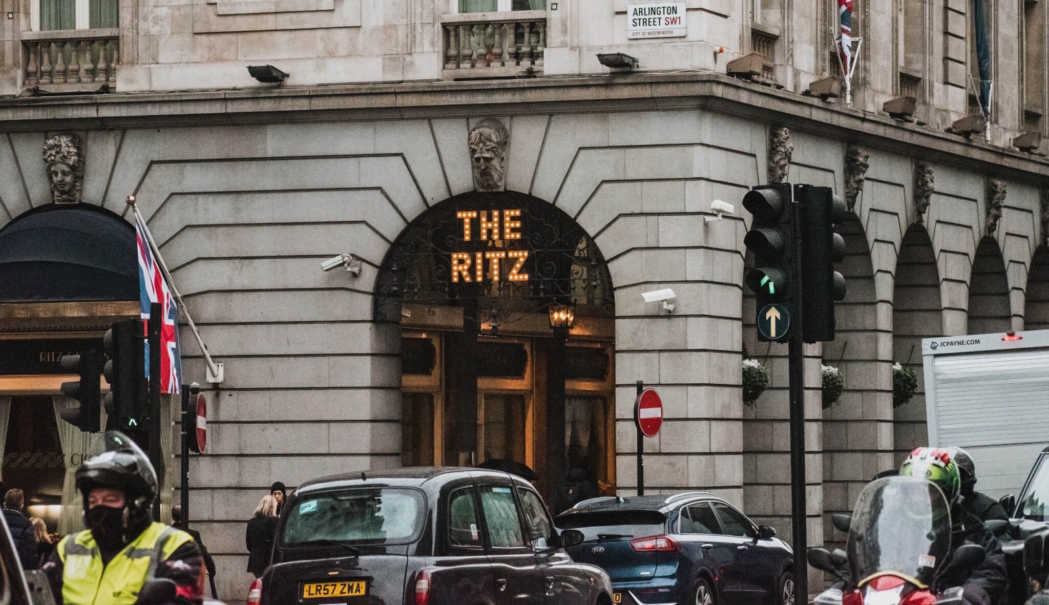 Hotel Ritz pod palbou hackerů. Útočníci se zmocnili  dat, pak telefonovali hostům