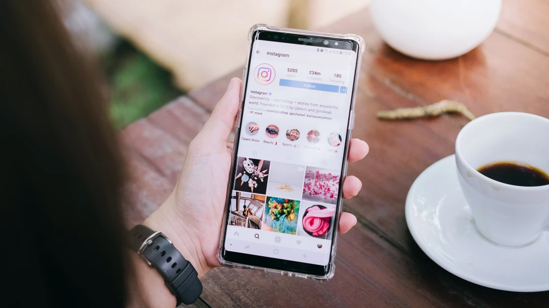 Instagram zavádí ochranu účtů nezletilých. Budou automaticky soukromé