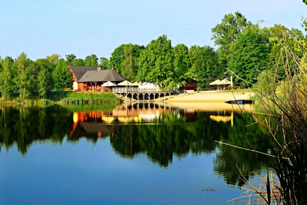 Sokolovská uhelná přemění bývalý lom na rekreační oblast. Hledá architekty