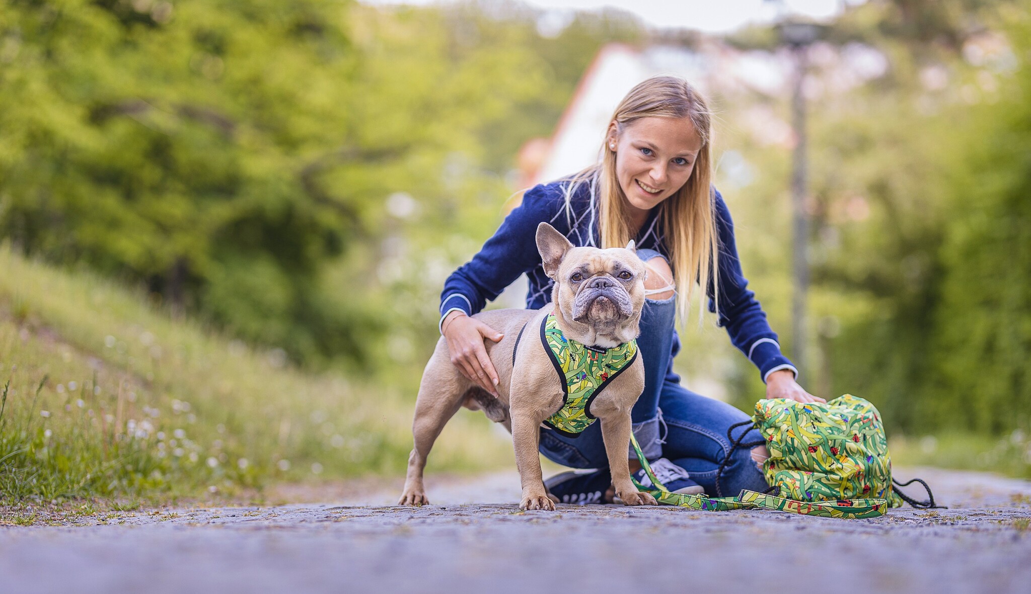 Její rodiče naučili Česko nosit jednorázové plenky, dcera chce uspět s ekovodítky pro psy