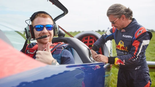 Proletěli jsme se s&nbsp;akrobaty z&nbsp;Flying Bulls. A&nbsp;pěkně se nám z&nbsp;toho zamotala hlava