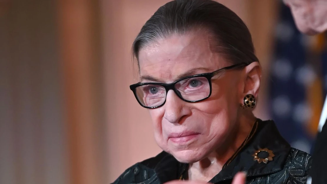 Ikona feminismu, popkultury i módy. Svět vzpomíná na Ruth Bader Ginsburg