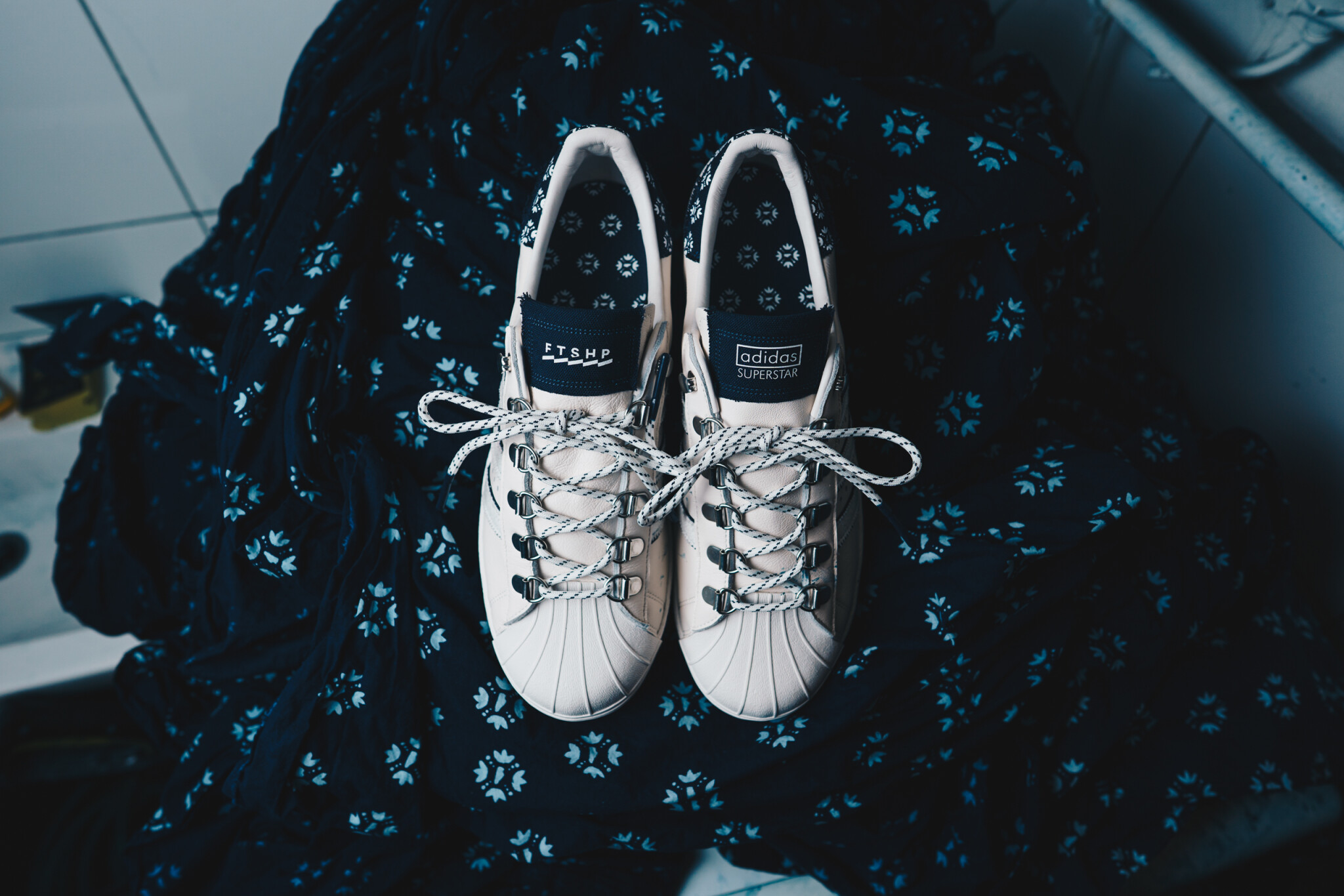 Splněný sen a modrotisk. Footshop má vlastní Adidas tenisky, jako jediný ve střední Evropě