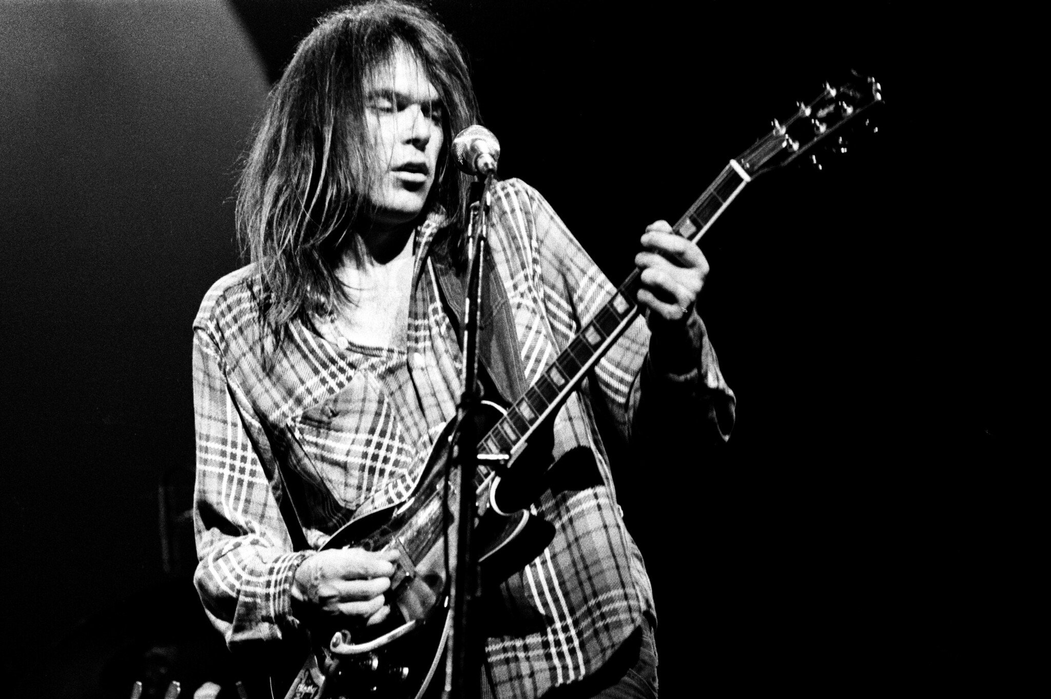 Neil Young, Kurt Cobain, surfaři. Kde se vzal kult kostkované flanelky?