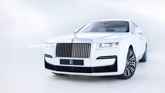 Když se spojí luxus a&nbsp;zdravý rozum. Svezli jsme se v&nbsp;novém modelu Rolls-Royce Ghost