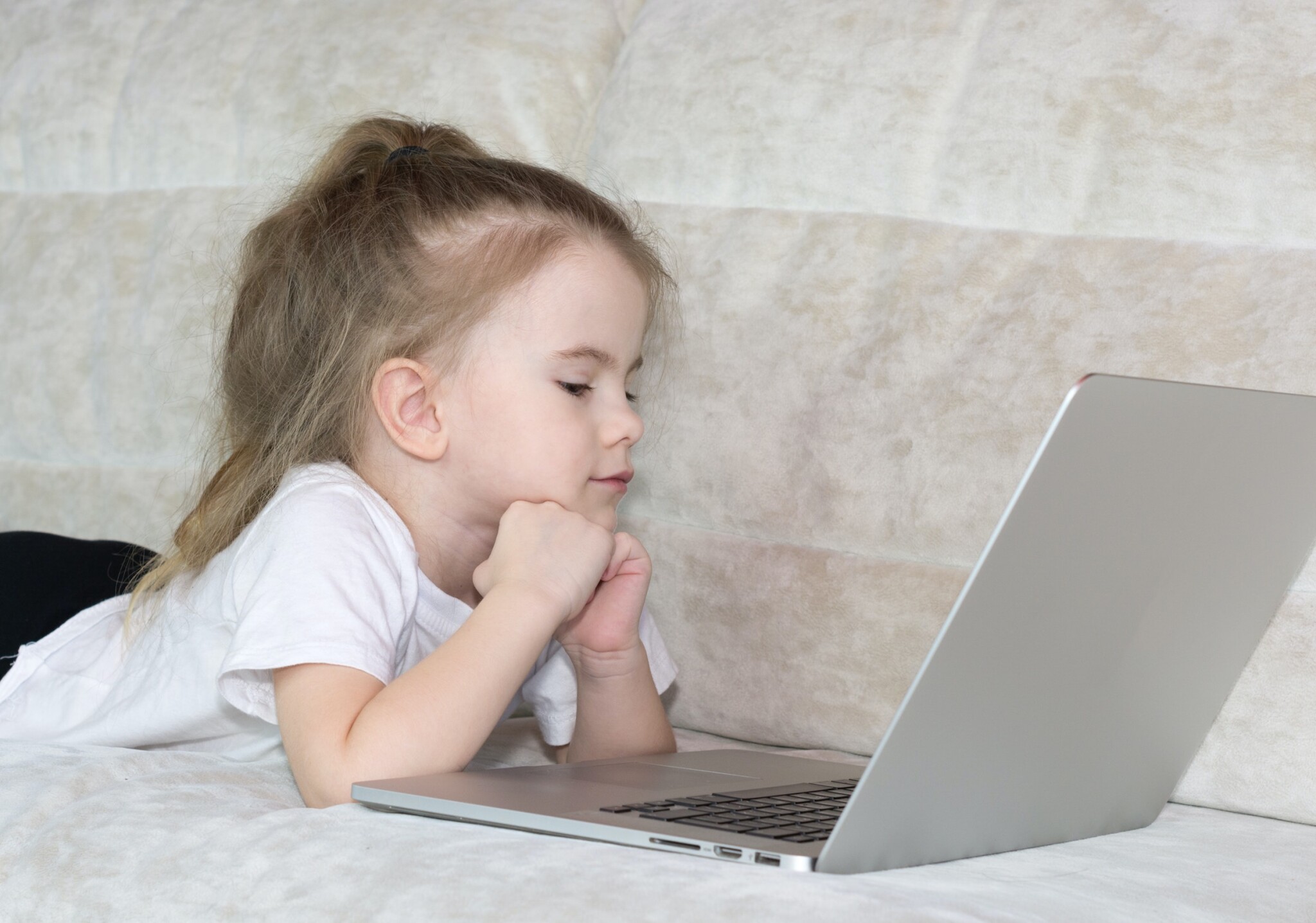 Vědec nebo programátor. Jaké dovednosti teď mohou děti získat na online kroužcích?