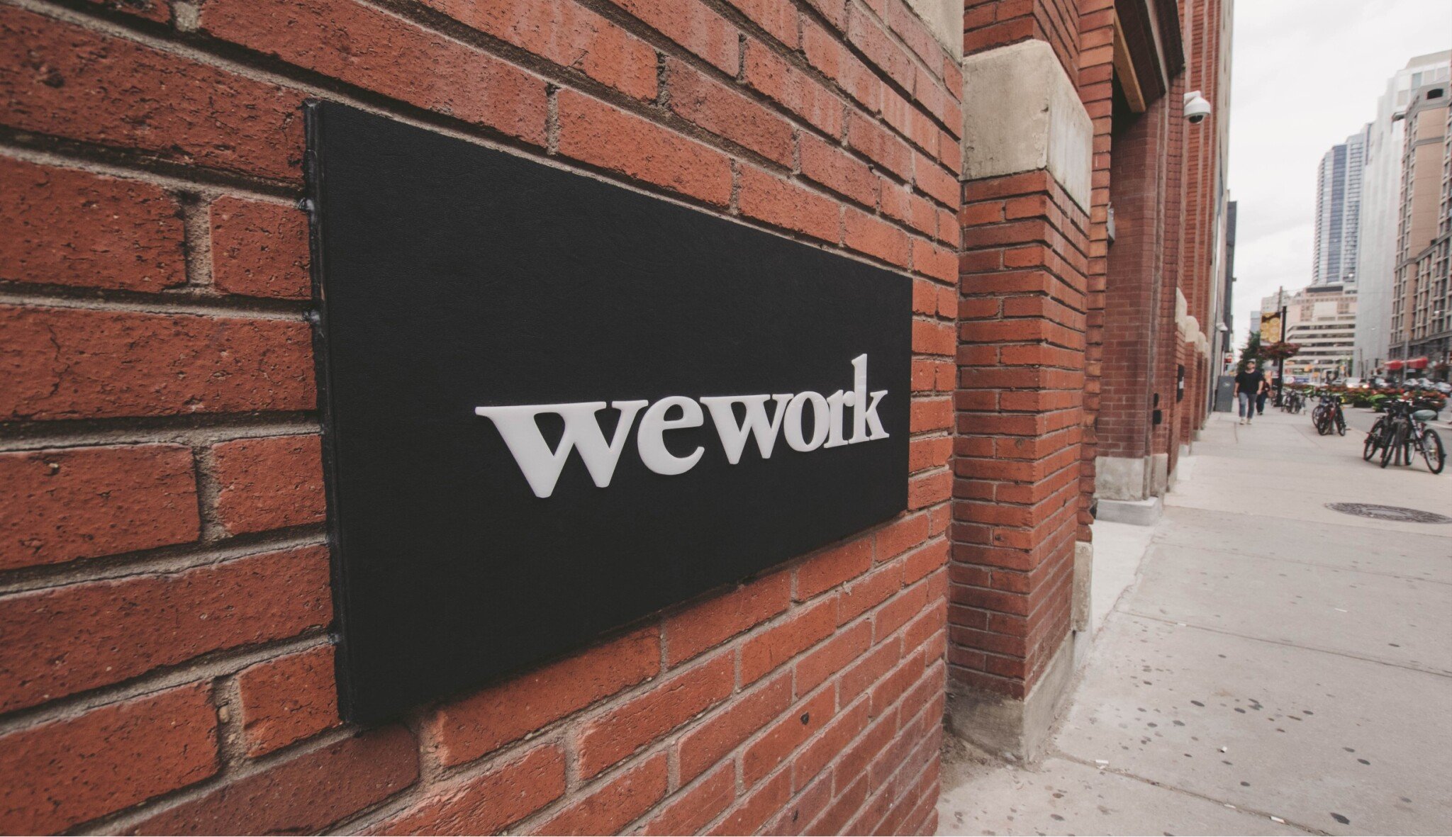 WeWork bojuje o přežití. Nadějný startup vyhlásil v USA bankrot