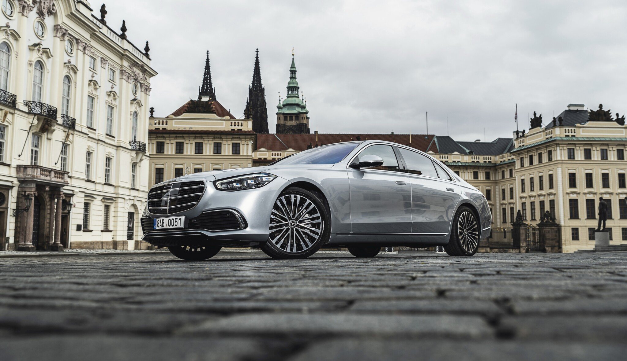Ostatní padají, Mercedes roste. V Praze si odbyla premiéru nová verze luxusní třídy S