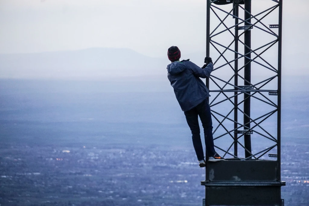 5G jede. Tuzemští operátoři už mohou začít využívat jeho frekvence