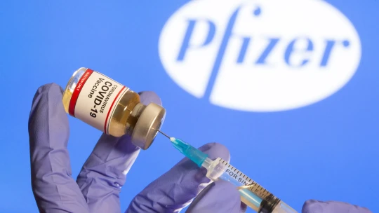 Africké vakcíny. Pfizer chce postavit továrnu ve Rwandě a&nbsp;Senegalu