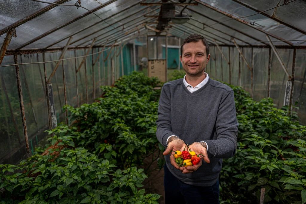 Vozit droždí ho nebavilo, bylinky mu vzala povodeň. Teď dělá nejlepší chilli na světě