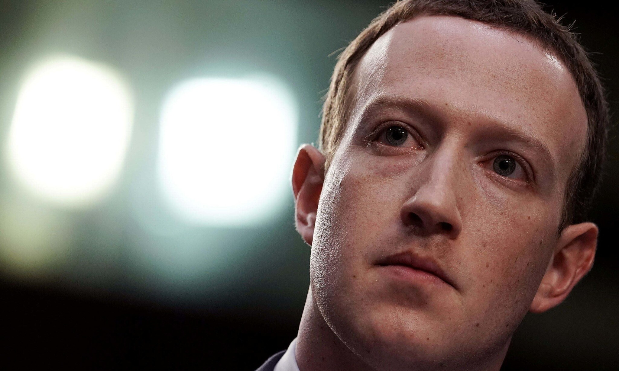 Semeniště hoaxů. Facebook čelí ve Francii žalobě za šíření dezinformací