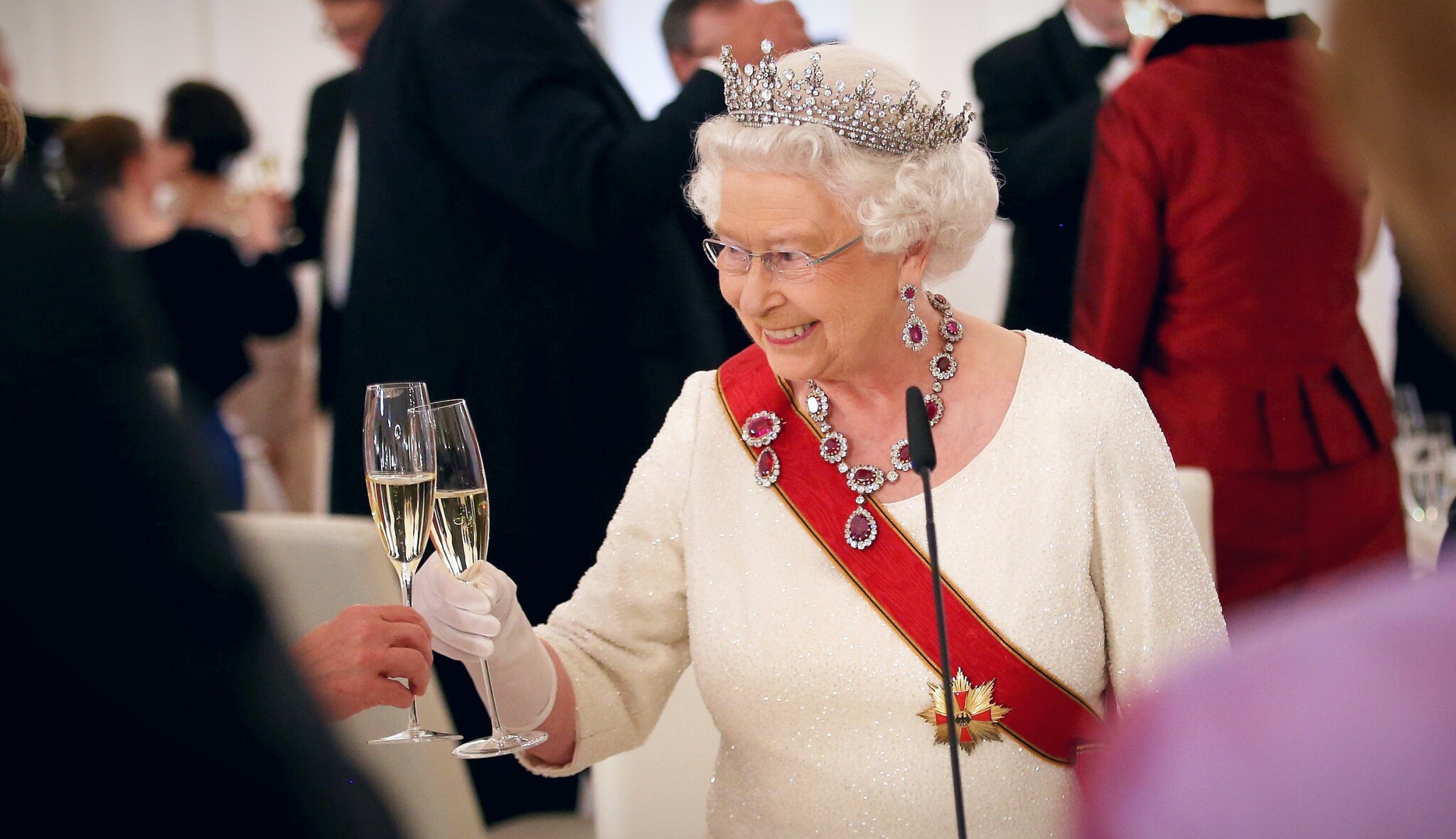 Silvestr dle královské rodiny: champagne, vlastní domácí gin i portské víno
