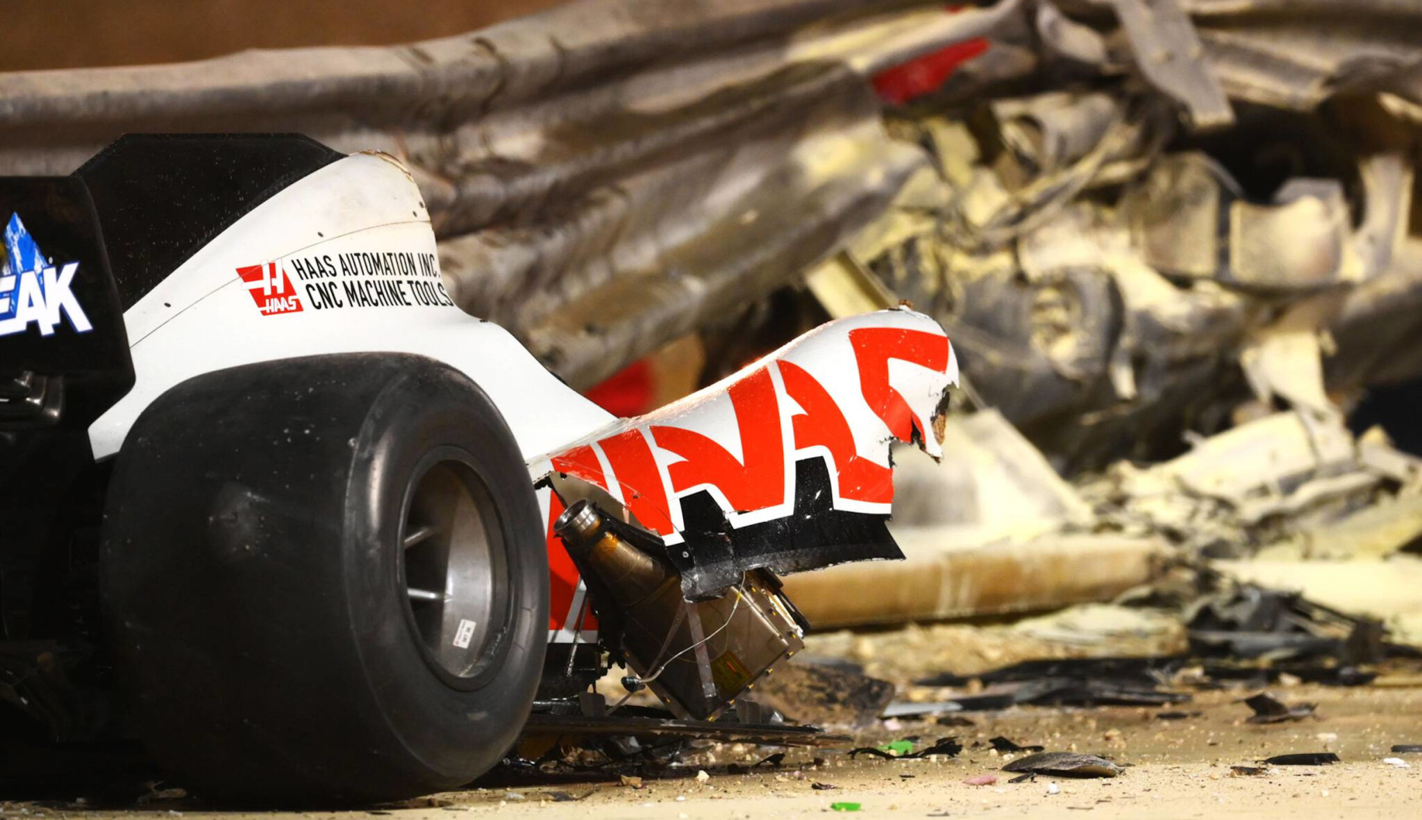 F1 šla štěstí naproti, i tak je ale Grosjeanovo přežití vykoupeno smrtí mnoha závodníků