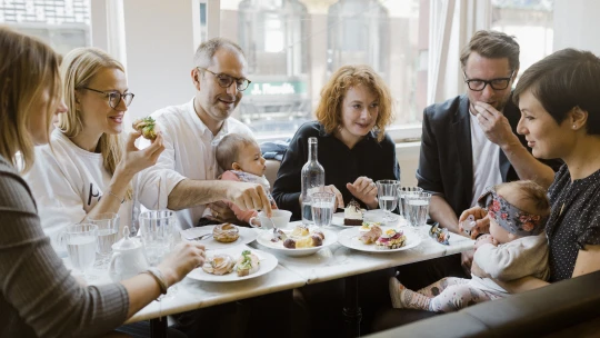 Vánoční dárek pro foodies? Speciální prohlídka, během které nahlédnou pod pokličku pražských restaurací