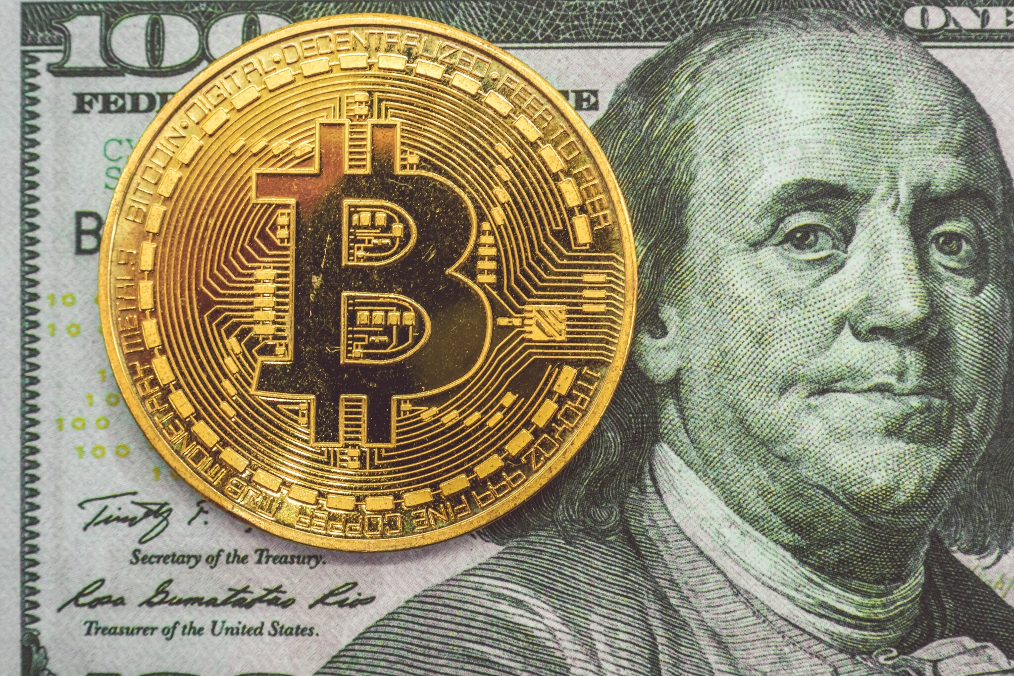 Bitcoin vzal beranidlo a rozbil hranici 40 tisíc dolarů. Celé krypto už má valuaci přes bilion