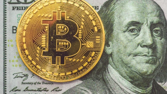 Bitcoin vzal beranidlo a&nbsp;rozbil hranici 40 tisíc dolarů. Celé krypto už má valuaci přes bilion