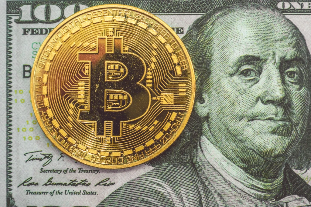 Bitcoin vzal beranidlo a&nbsp;rozbil hranici 40 tisíc dolarů. Celé krypto už má valuaci přes bilion