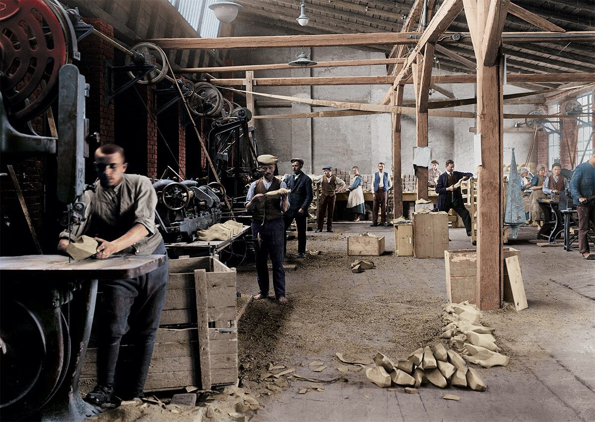 Baťův svět se vybarvil. Podívejte se na sto let staré kolorované snímky ze slavné zlínské továrny