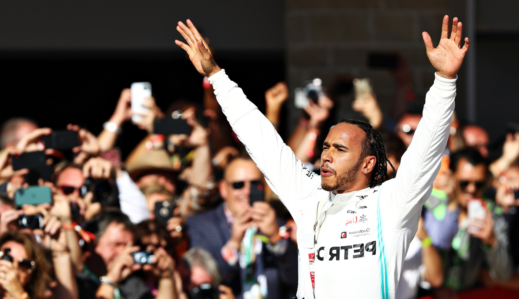 Hamilton už trhá rekordy. Akcie Ferrari vyšplhaly na historické maximum