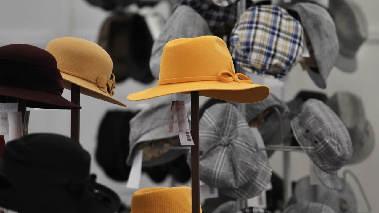 Výrobce klobouků Tonak snížil ztrátu. Tržby stouply o osm procent