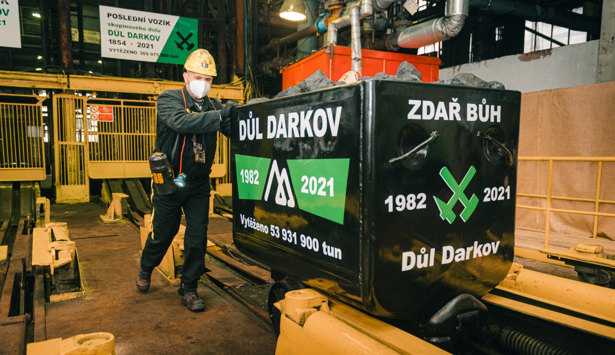 Soumrak těžby černého uhlí v Česku. Z Dolu Darkov vyjely poslední vozíky