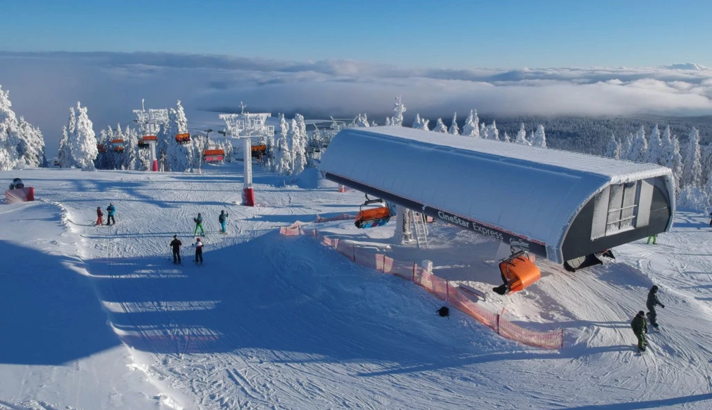 Skiareály jsou připravené v&nbsp;pondělí otevřít. Vše ale ještě řeší s&nbsp;právníky, rozhodne neděle