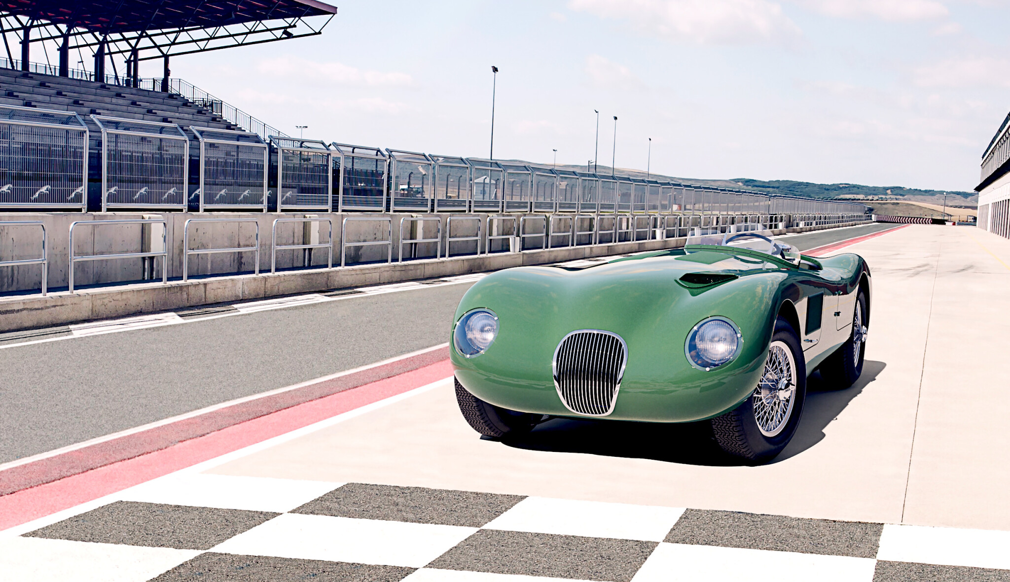 Chystejte miliony. Jaguar po 70 letech postaví osm kusů legendárního modelu C-type