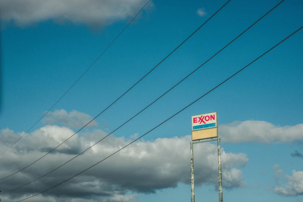 Po půlstoletí ve ztrátě. Exxon  loni skončil v&nbsp;minusu skoro půl bilionu