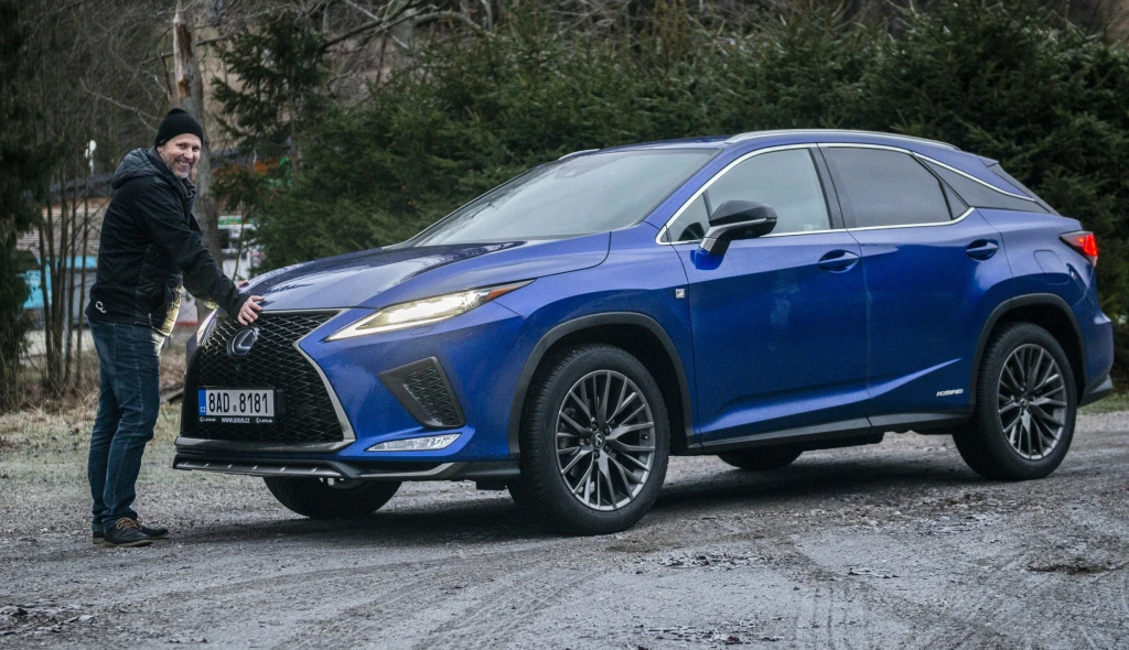 Auto, nebo koráb z&nbsp;Hvězdných válek? Lexus RX 450h z&nbsp;vás udělá zenového mistra Jedi