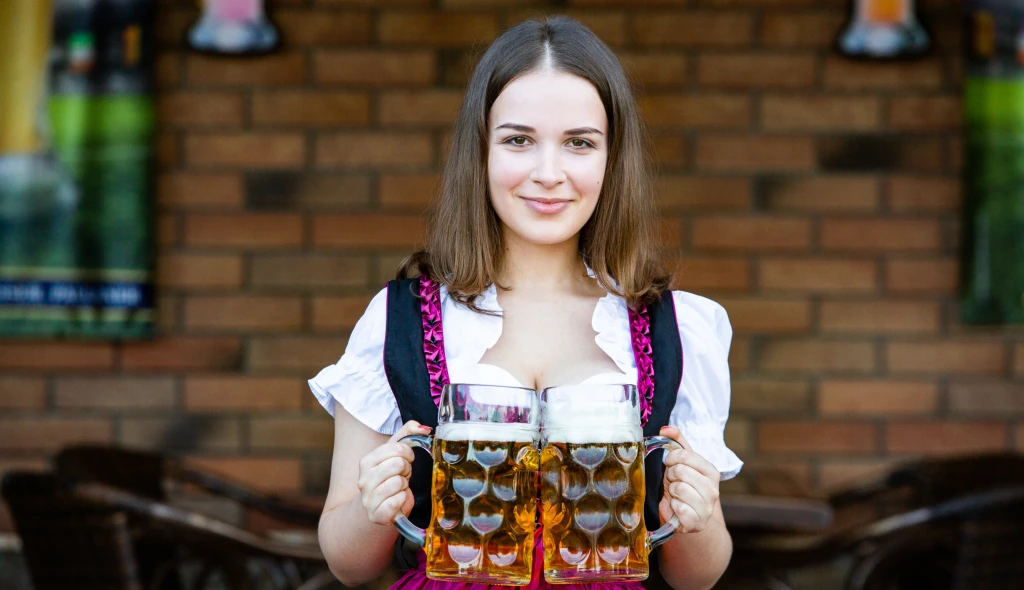 Vzhůru do kroje! V&nbsp;Bavorsku začíná tradiční Oktoberfest, tuplák přijde na 369&nbsp;Kč