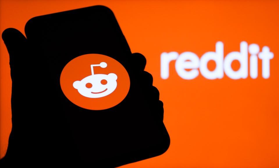 Investoři posílají čtvrt miliardy do Redditu. GameStopové šílenství zdvojnásobilo jeho hodnotu