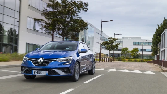 Renault měl loni kvůli pandemii rekordní ztrátu osm miliard eur