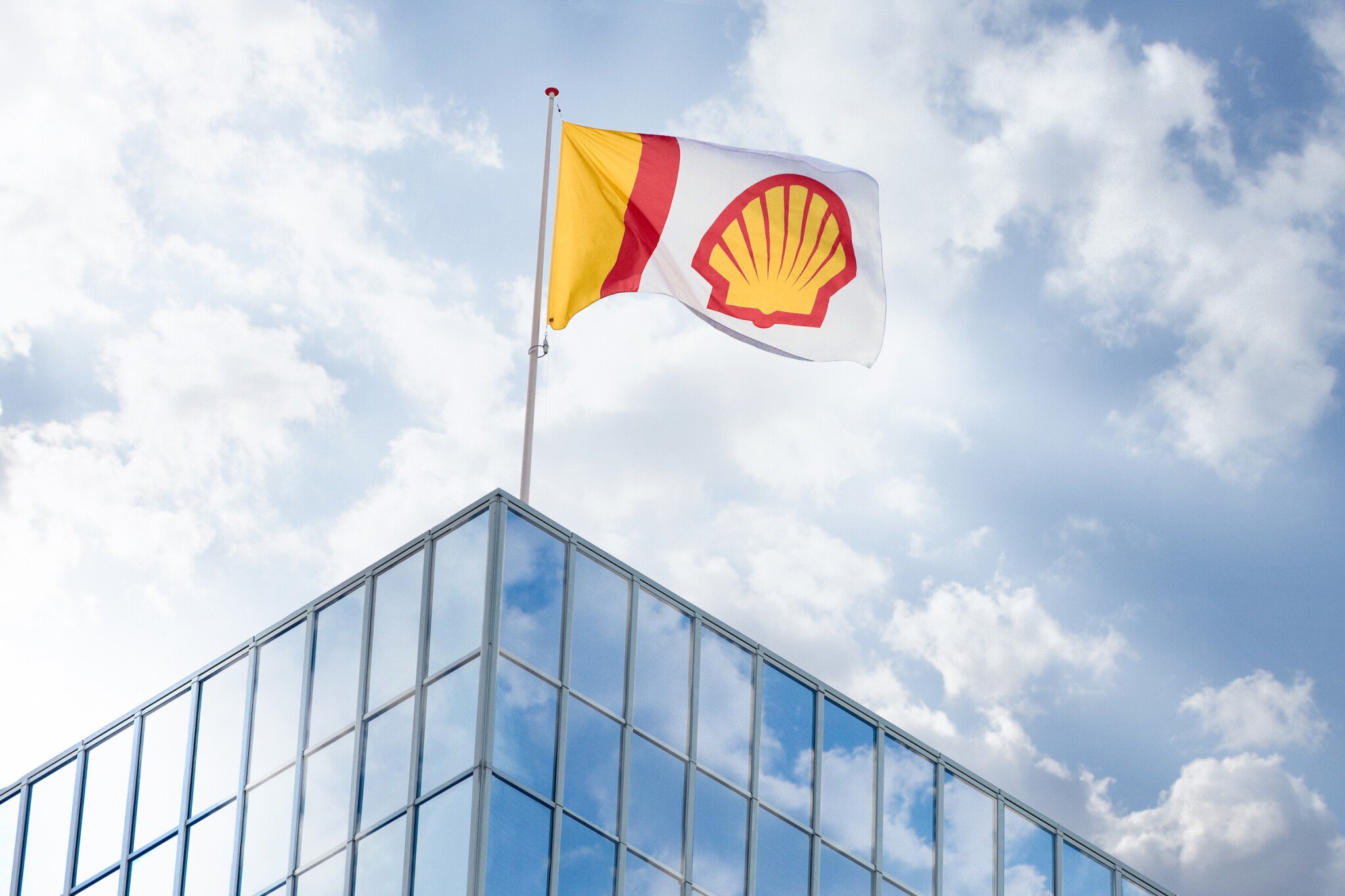 Ropný gigant Shell loni více než zdvojnásobil zisk. Vydělal rekordních 860 miliard korun