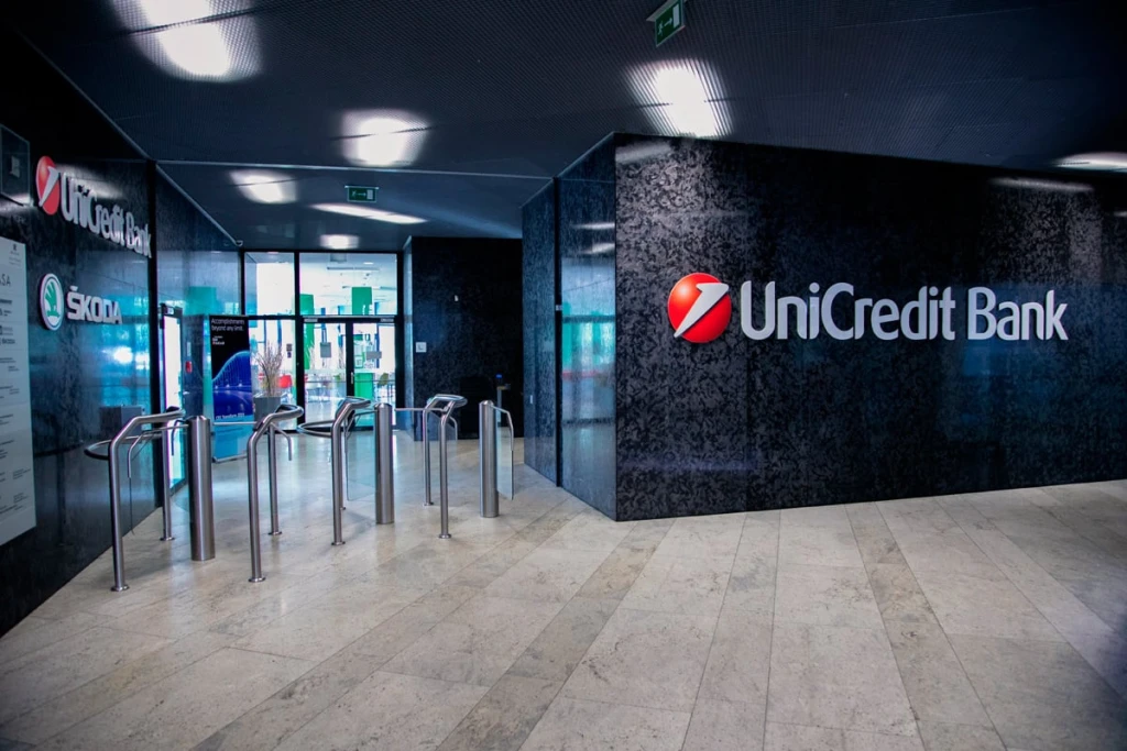 UniCredit Bank v&nbsp;Česku a&nbsp;na Slovensku klesl loni čistý zisk o&nbsp;50 procent