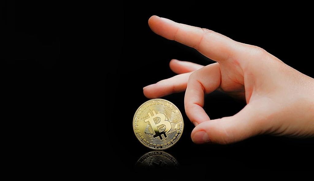 Bitcoin po&nbsp;čtyřech týdnech opět překonal hranici padesát tisíc dolarů