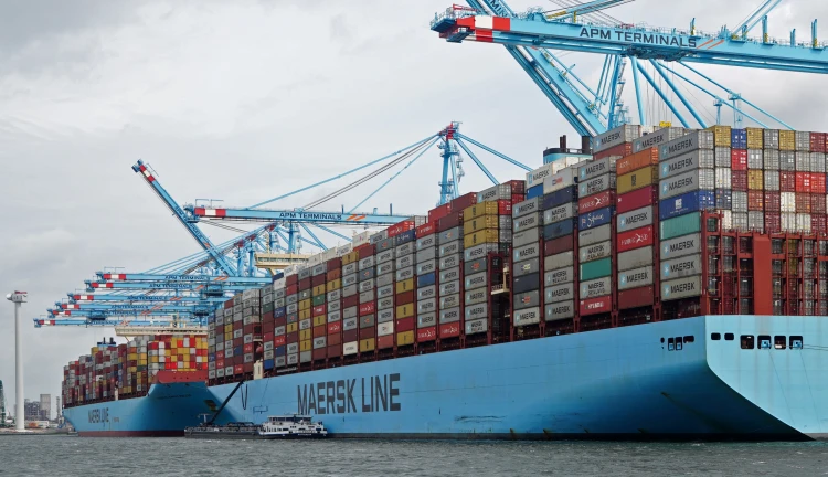 Lodní přeprava, kontejnerová loď Maersk.
