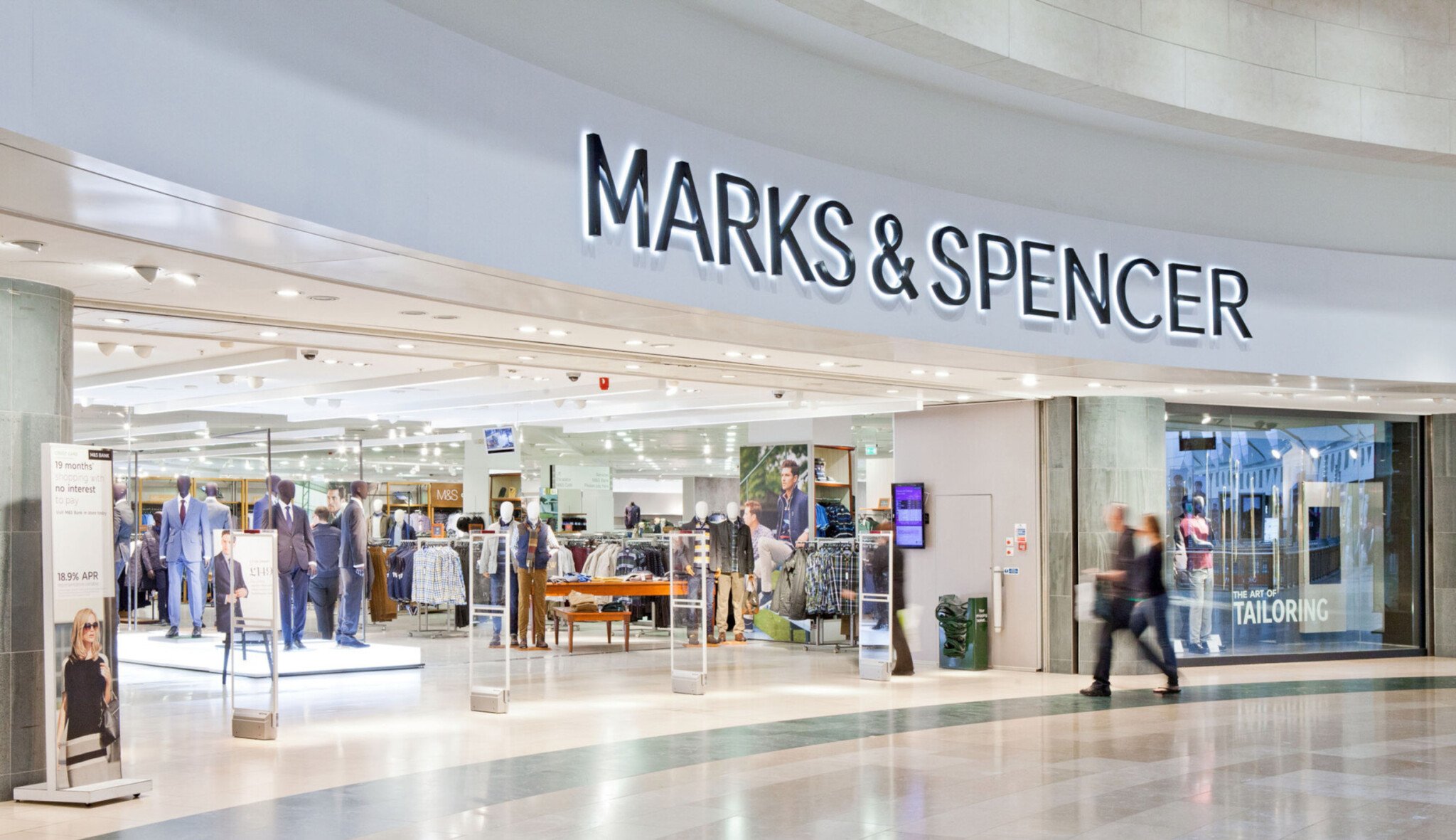 Marks & Spencer od dubna zvýšil všem prodavačům v Česku mzdy o devět procent