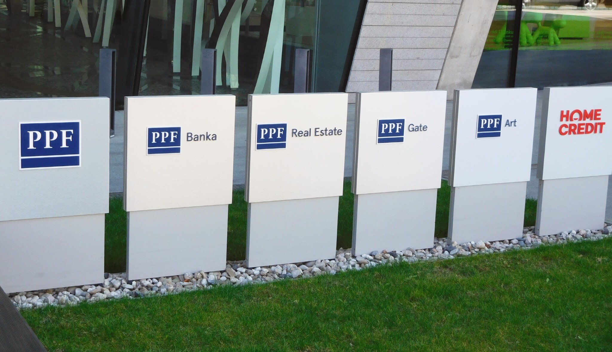 PPF bance loni klesl čistý zisk o miliardu. Provozní výnosy však byly nejvyšší v historii