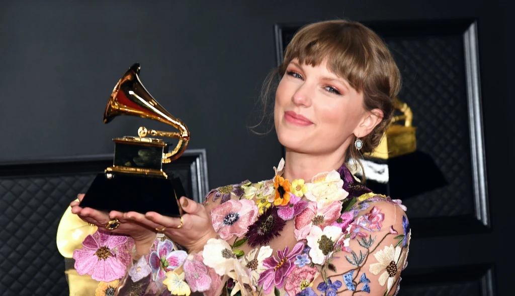 Taylor Swift kraluje Bilboard Top 200 s&nbsp;reedicí alba Red. Stejně jako před devíti lety