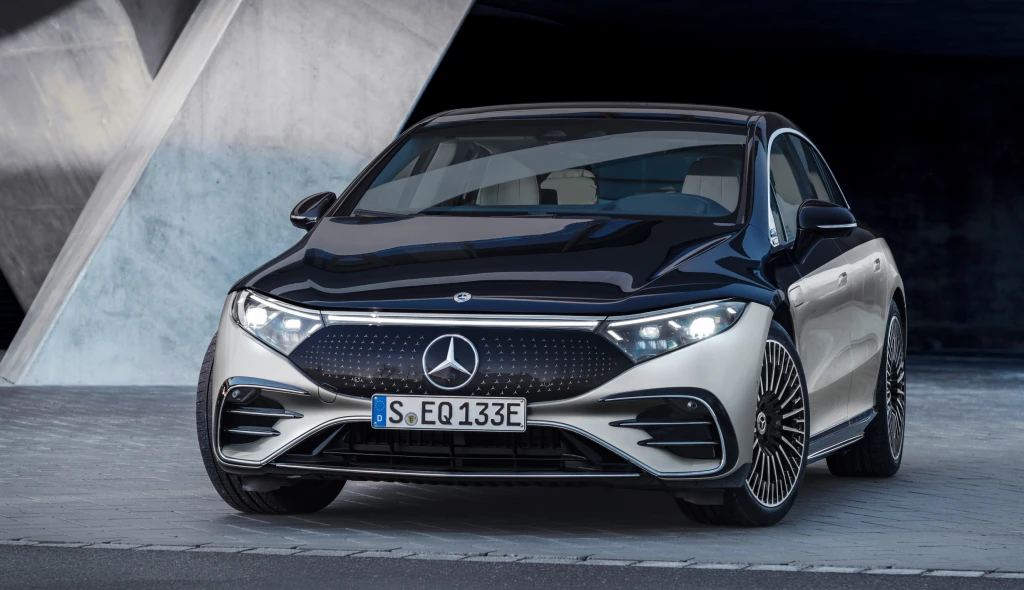 Automobilce Mercedes-Benz se loni dařilo. Zisk meziročně zvýšila šestkrát