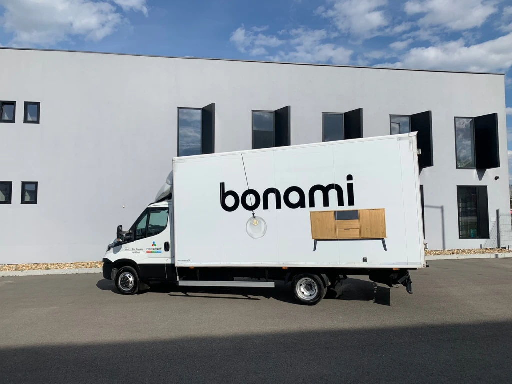 Český prodejce nábytku Bonami expanduje do Itálie. Zatím přes e-shop