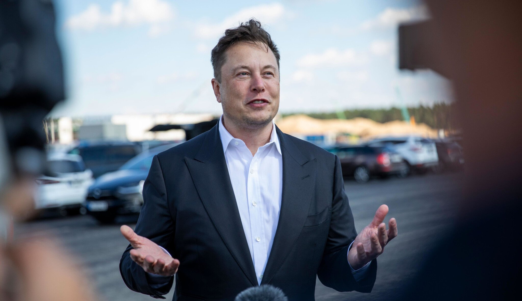 Elon Musk prodal další akcie Tesly za miliardu dolarů